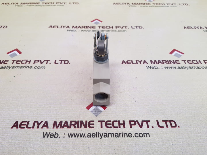 Omron ze-0a2-2 limit switch 10a 250vac 