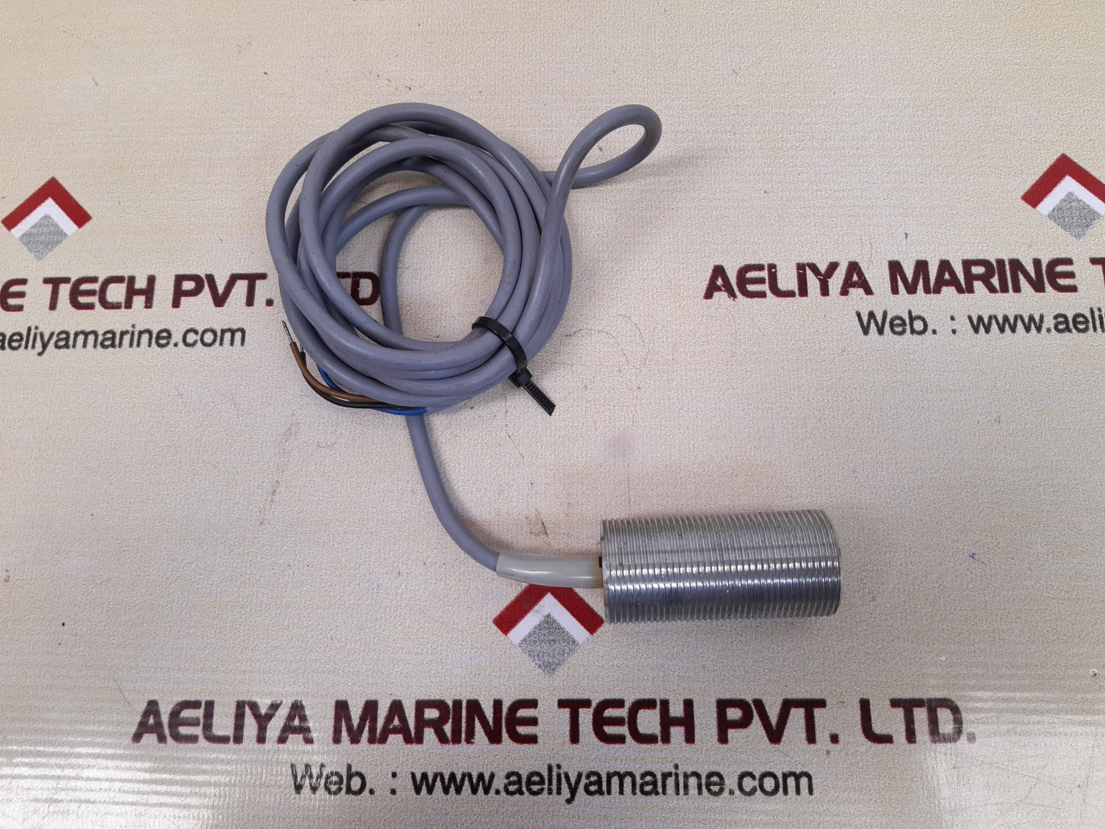 Turck bi10-g28- proximity sensor