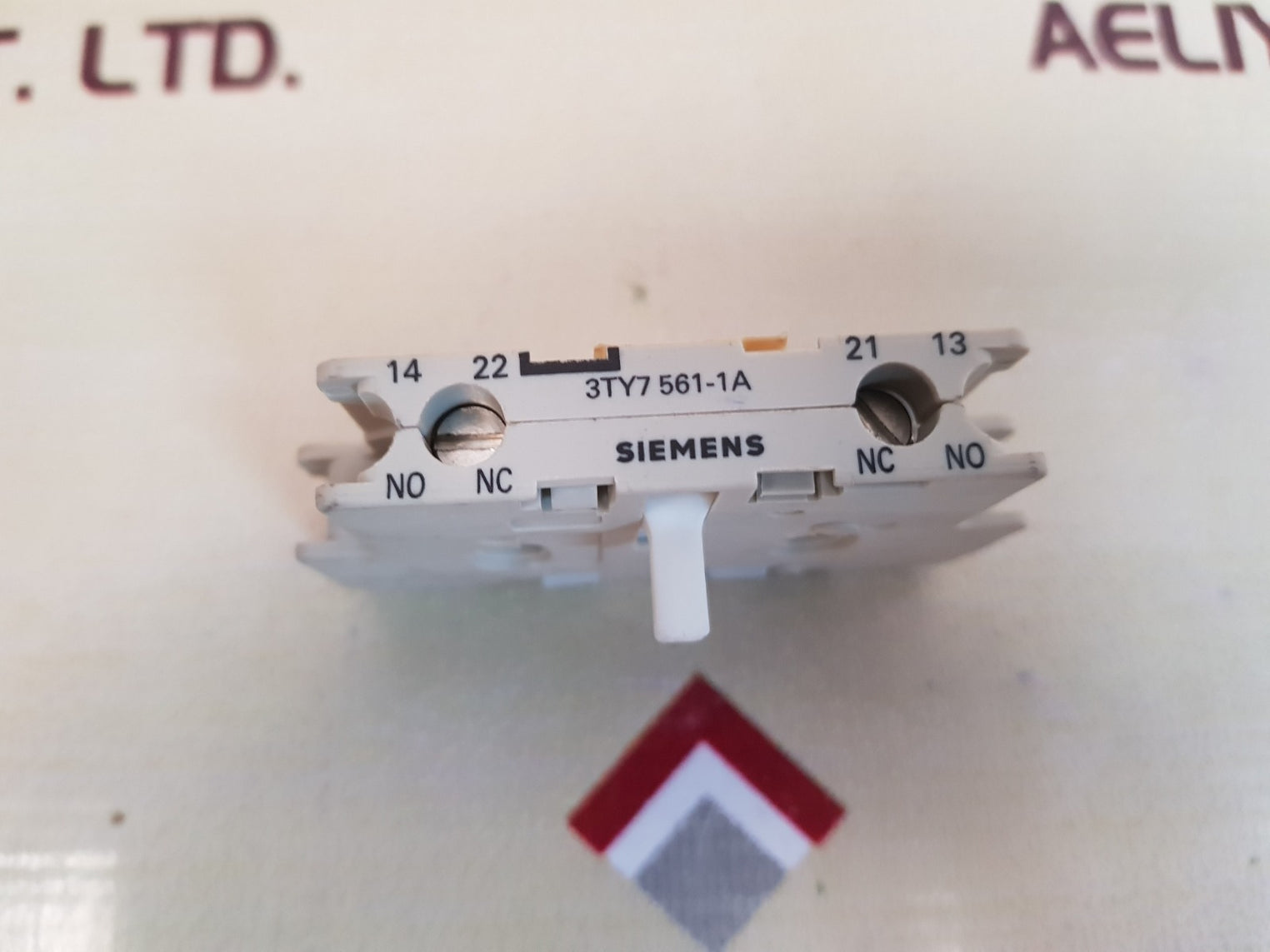 Siemens 3ty7 561-1a auxiliary contact
