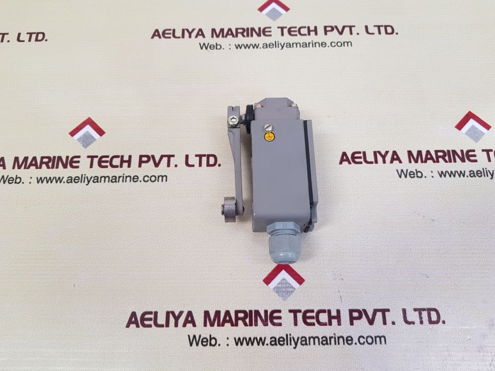 Bhartia cutler-hammer nll2-22 limit switch