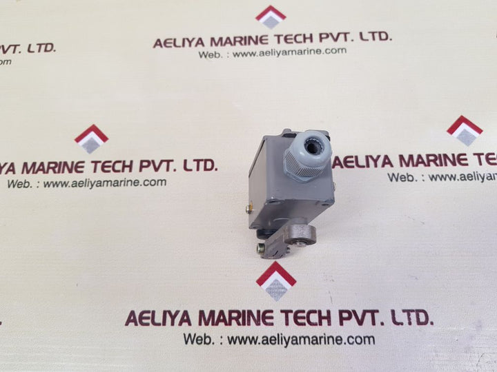Bhartia cutler-hammer nll2-22 limit switch