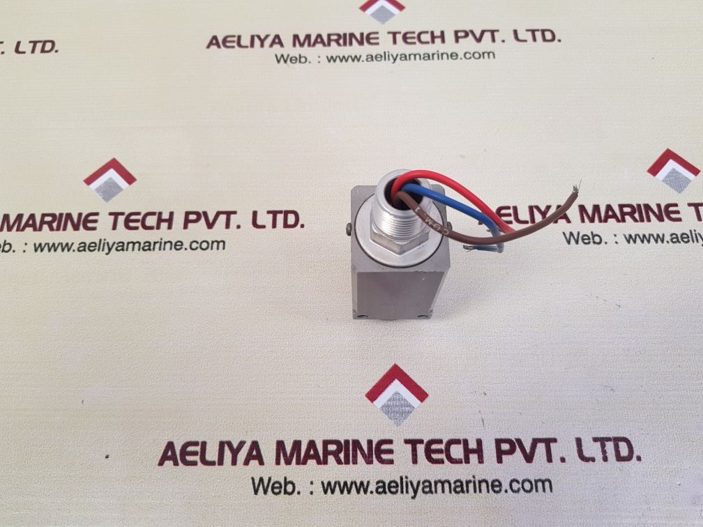 Custom control sensors 690p1 pressure switch