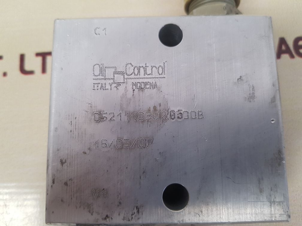 Oil control 05211103020500b sequence valve