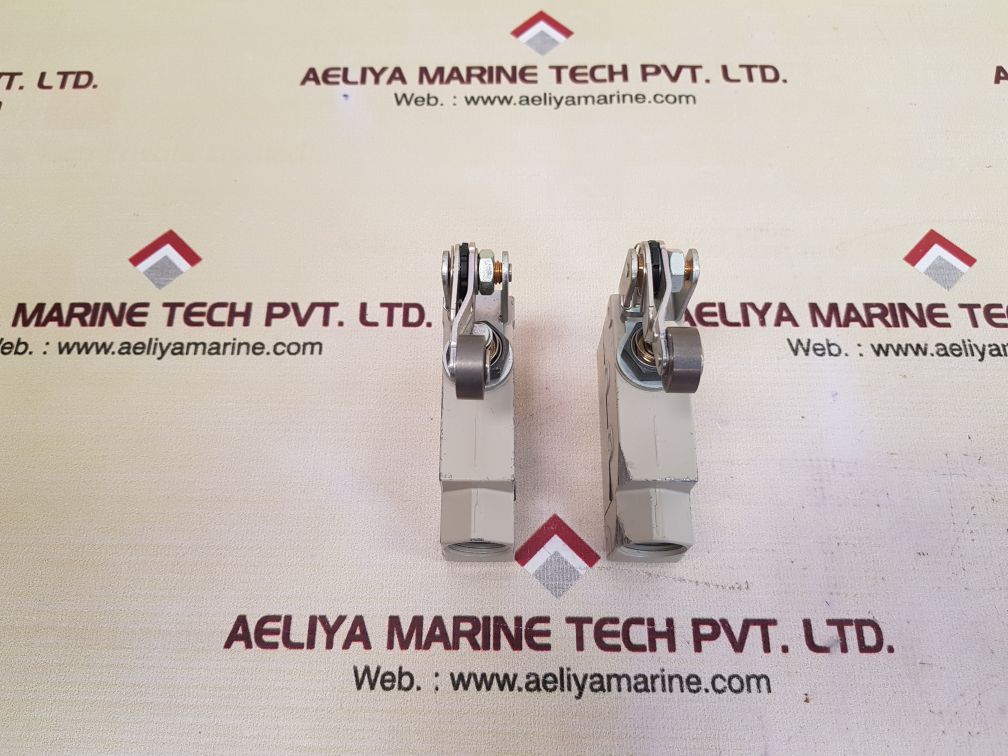 Omron ze-0a2-2 limit switch New 