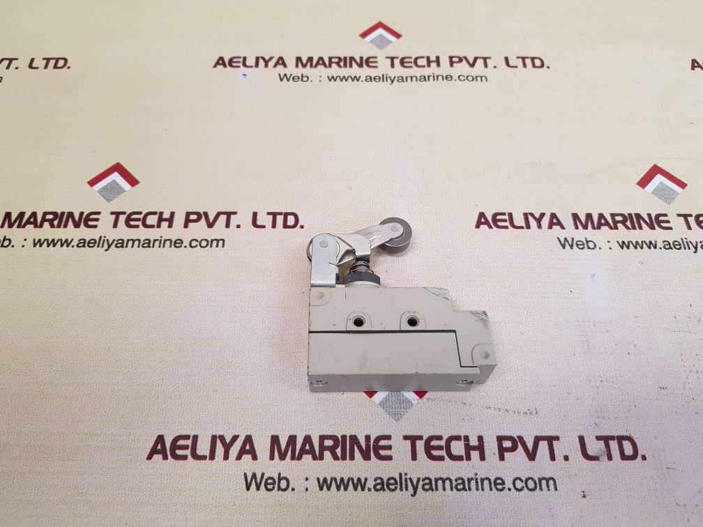 Omron ze-0a2-2 limit switch New 