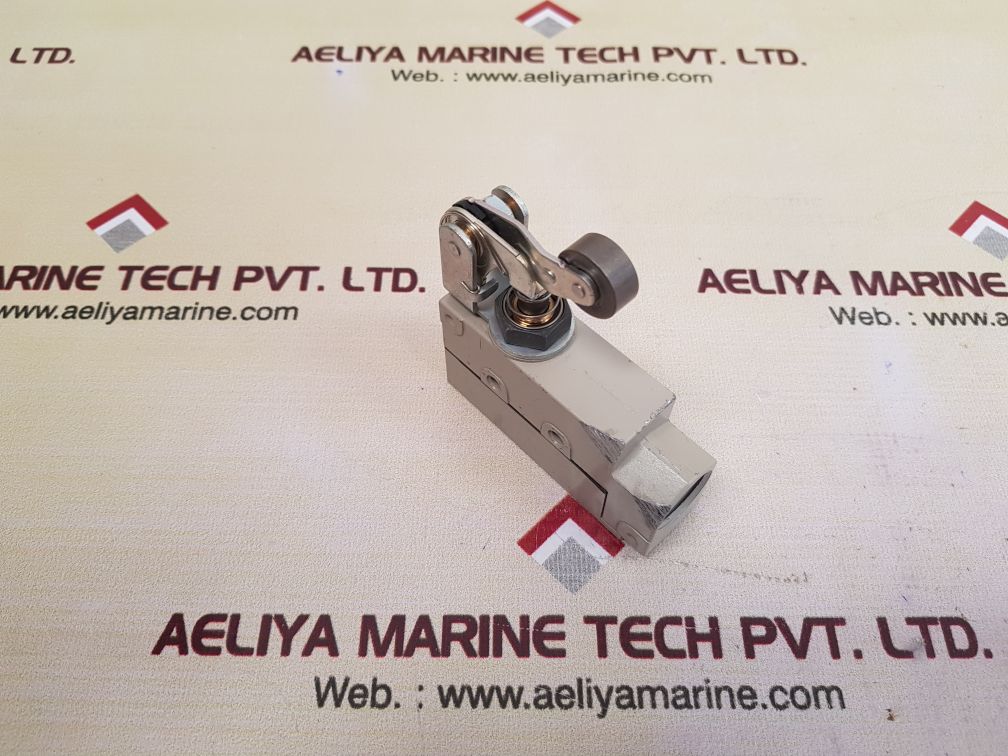 Omron ze-0a2-2 limit switch New 