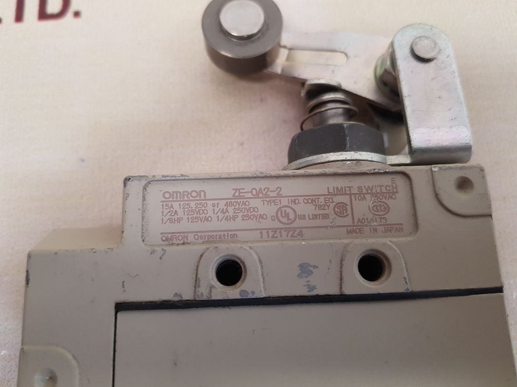 Omron ze-0a2-2 limit switch New 