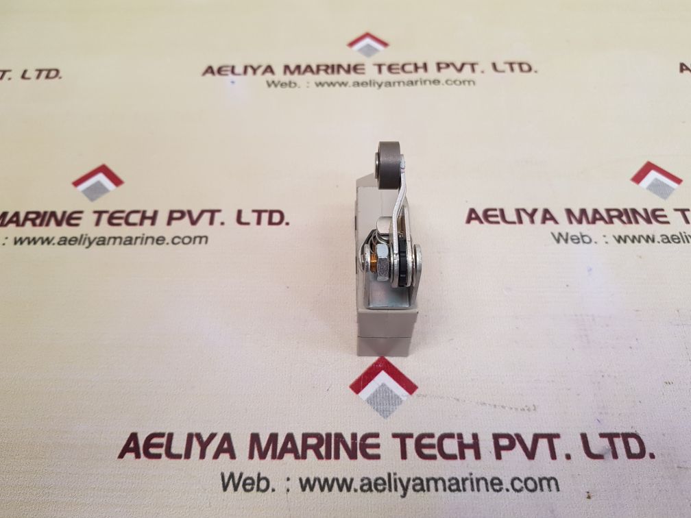 Omron ze-0a2-2 limit switch New 