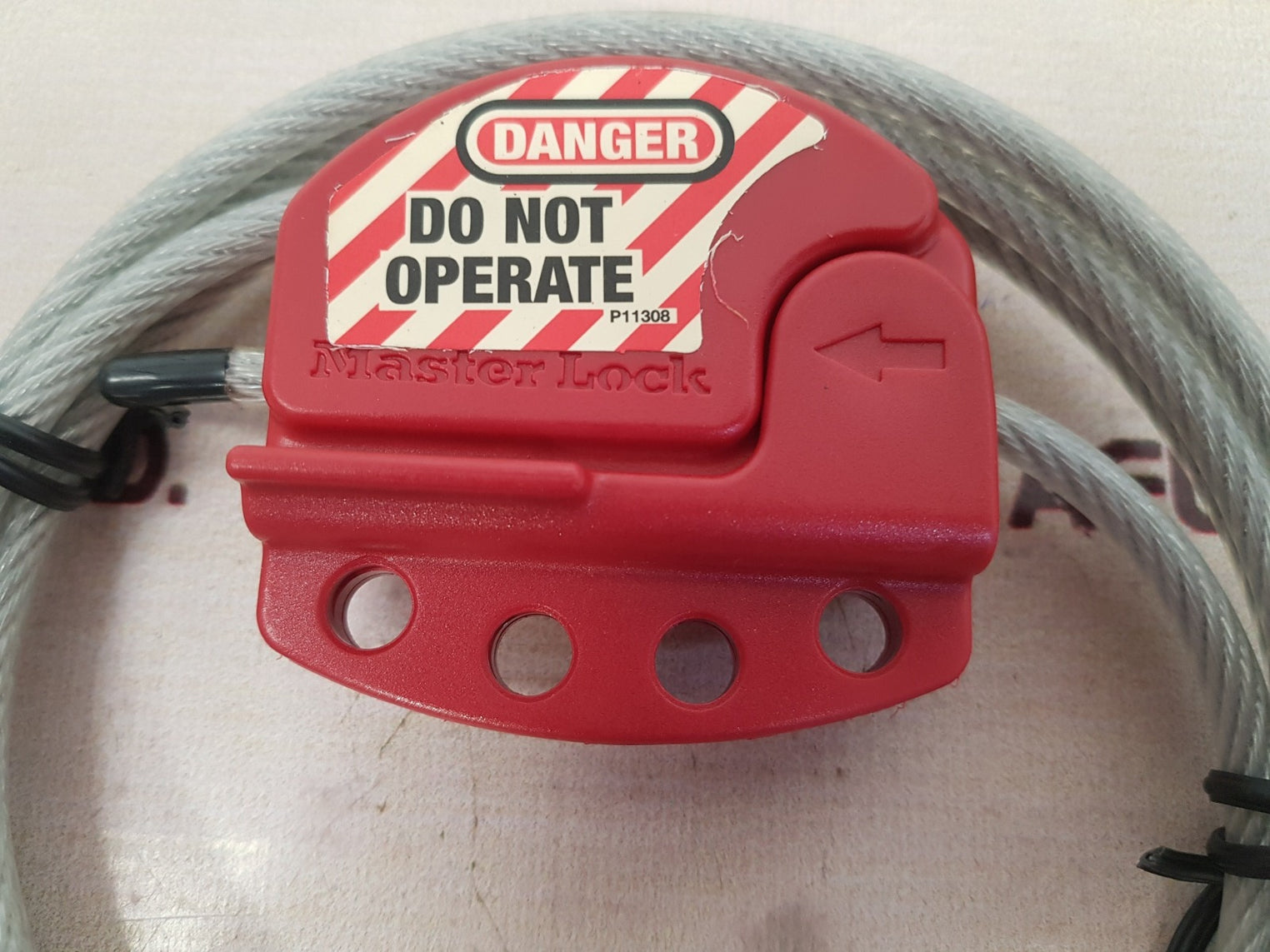 Master lock 8611 adjustable lockout