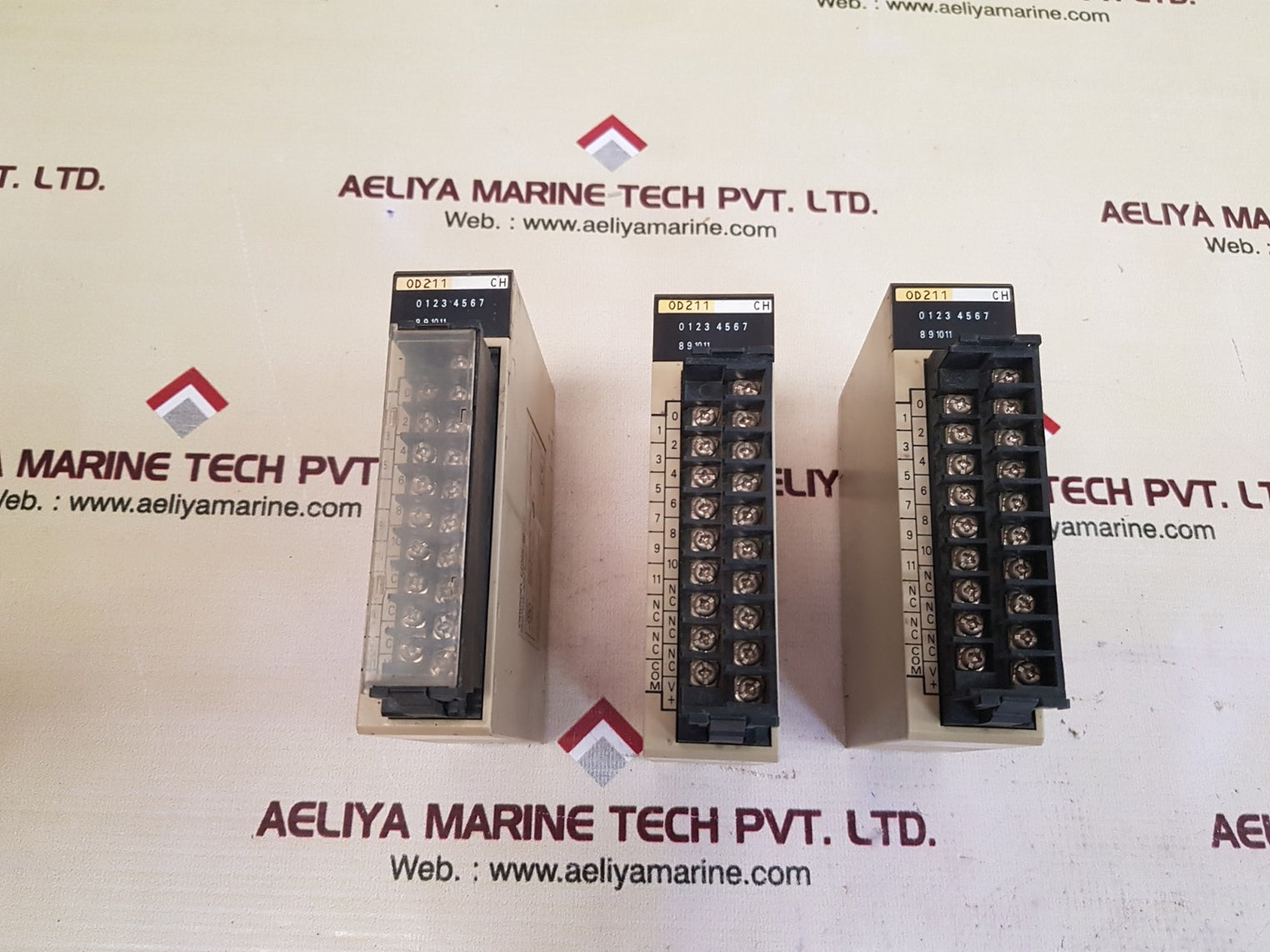 Omron c200h-od211 output unit 24vdc