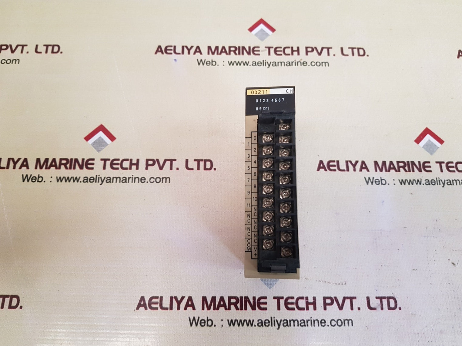 Omron c200h-od211 output unit 24vdc