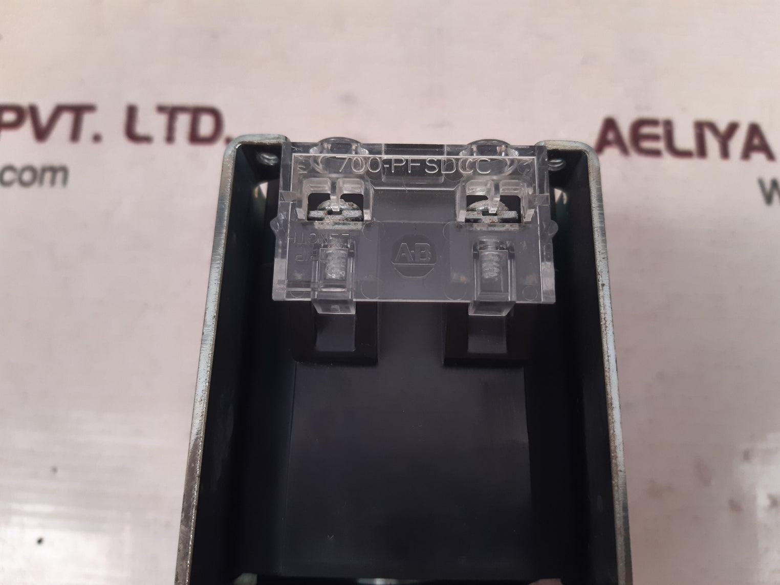 Allen-bradley 700dc-p000z24 ser.e base relay 