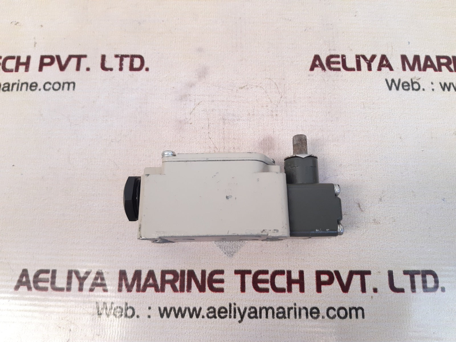 Omron wlca2-q limit switch