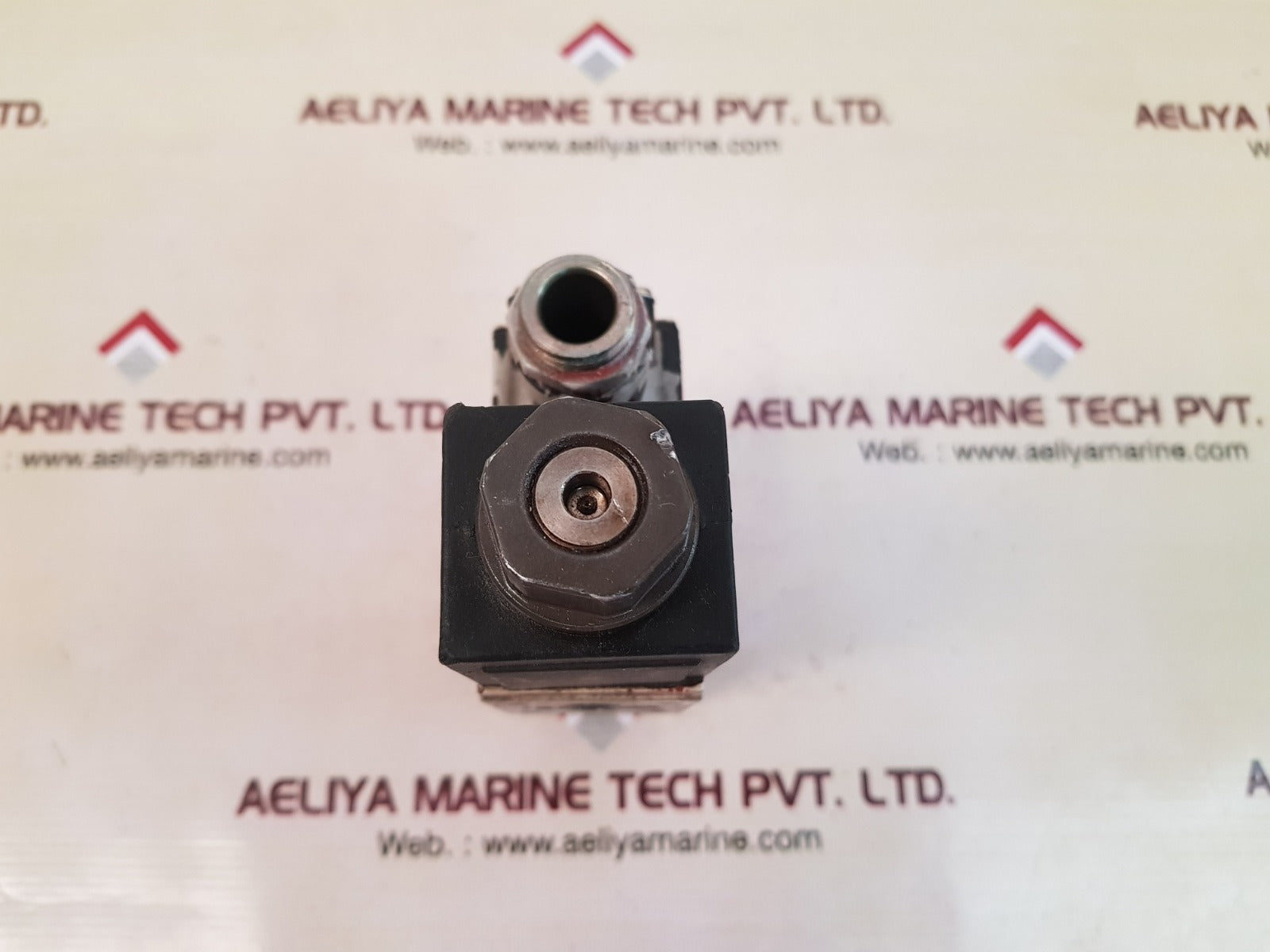 Uchida-rexroth 4weh22hd70/0f6aw110-00 directional control valve