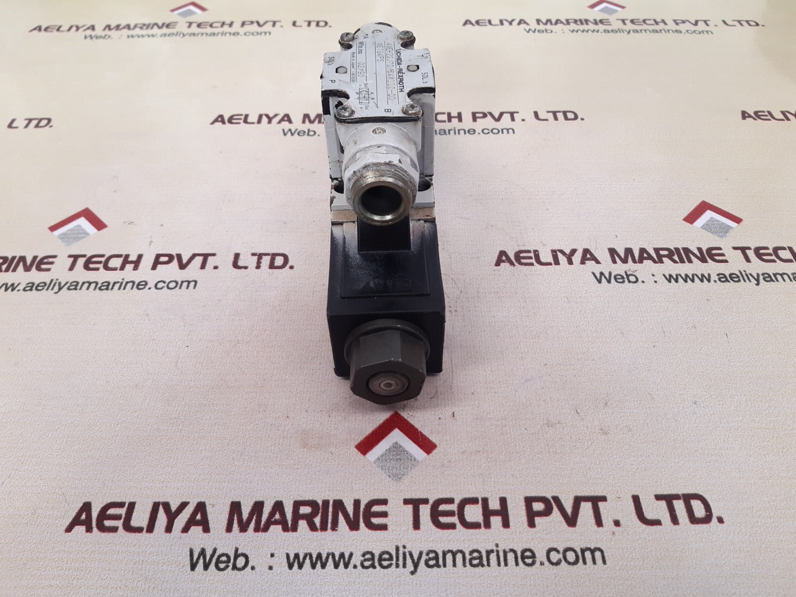 Uchida-rexroth 4weh22j70/6aw110-00 control valve