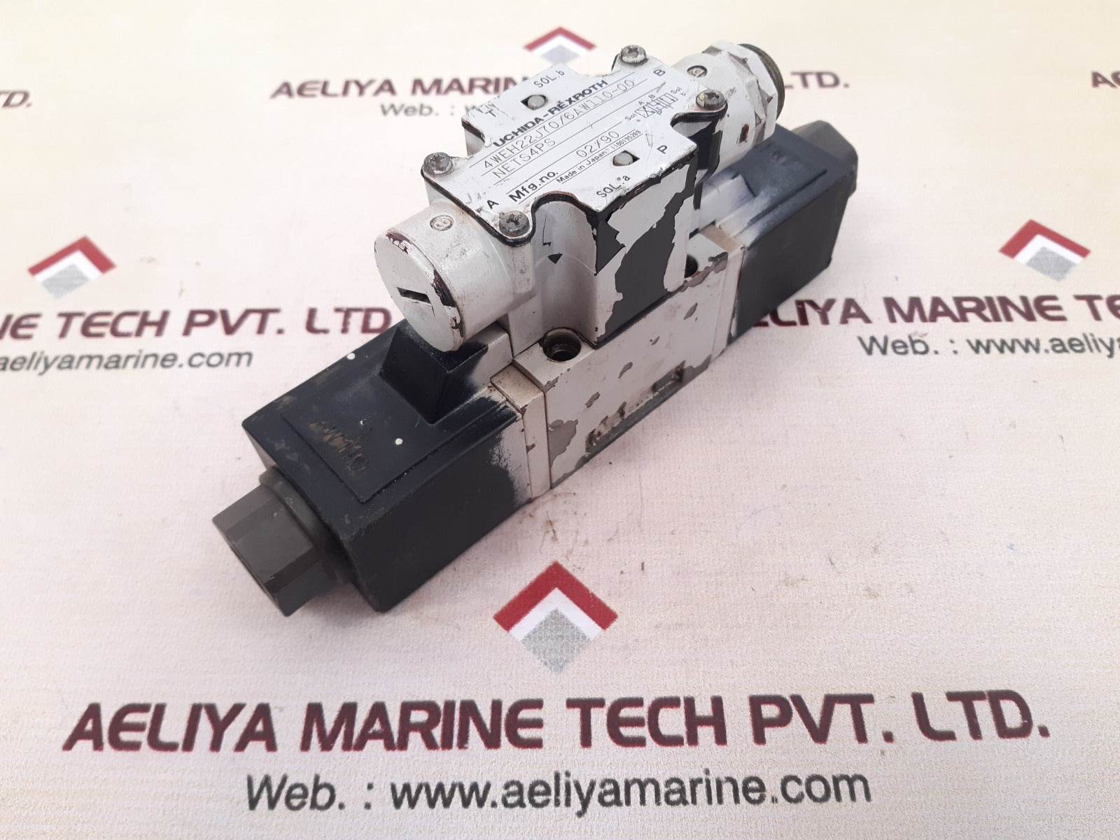 Uchida-rexroth 4weh22j70/6aw110-00 control valve