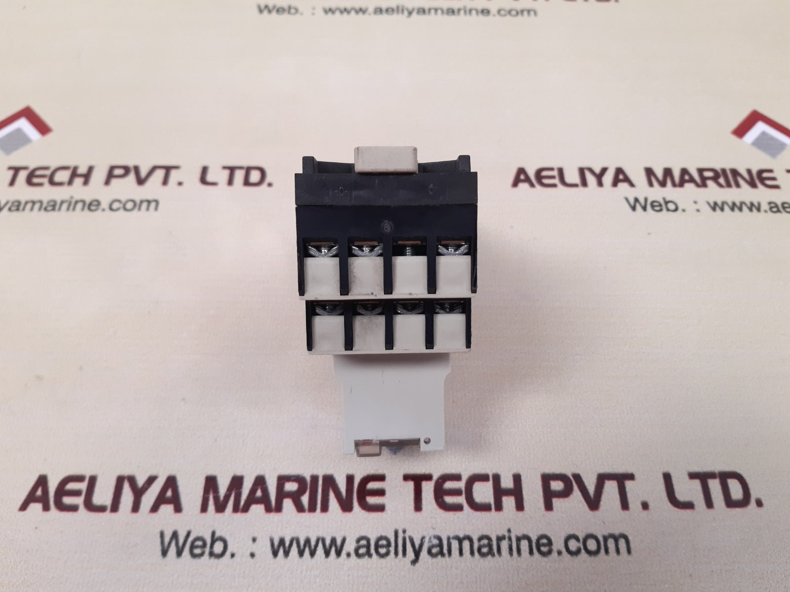 Telemecanique rhn 412b switching relay with base 