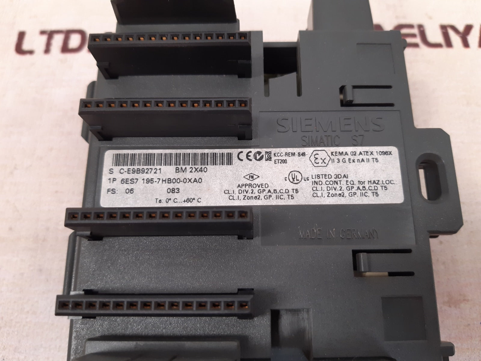 Siemens simatic s7 6es7 195-7 hb00-0xa0 bus module 
