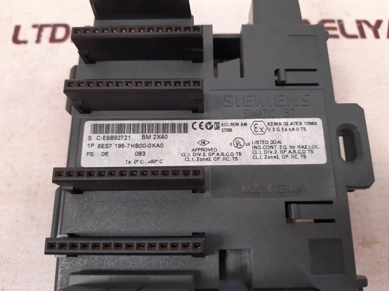 Siemens simatic s7 6es7 195-7 hb00-0xa0 bus module 