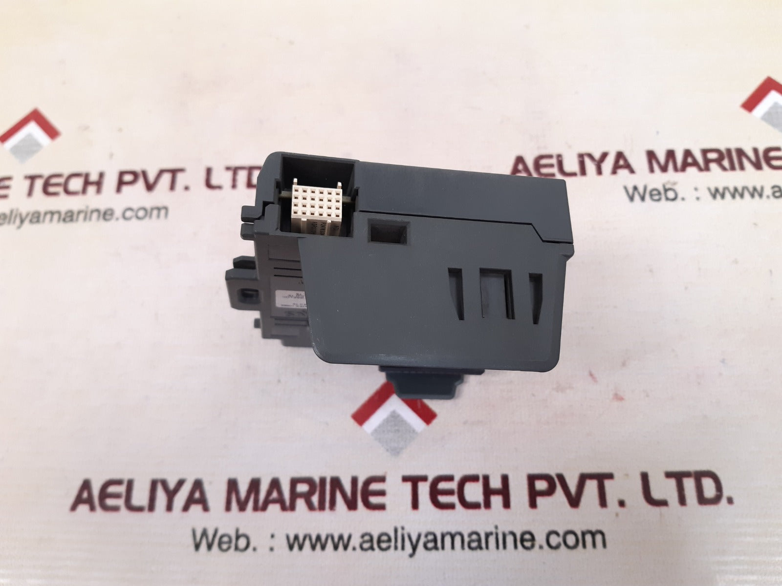 Siemens simatic s7 6es7 195-7 hb00-0xa0 bus module 
