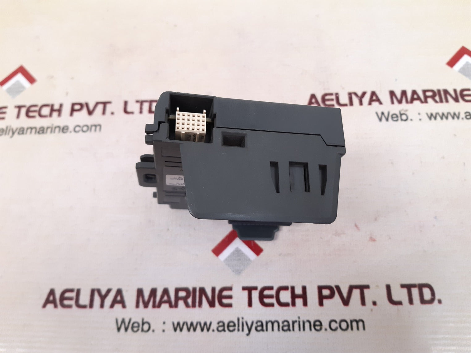 Siemens simatic s7 6es7 195-7 hb00-0xa0 bus module 