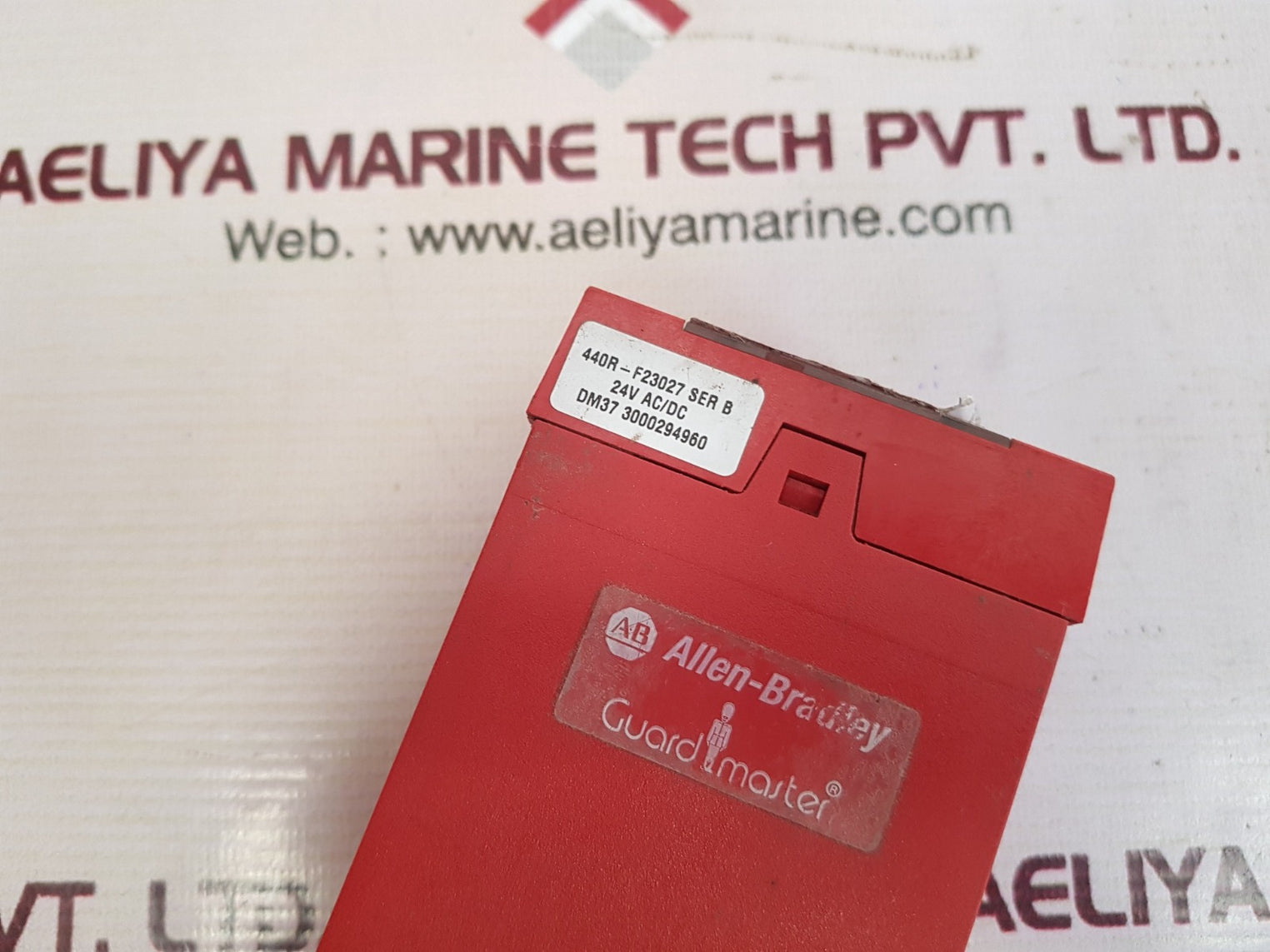 Allen bradley 440r-f23027 ser b minotaur msr9t universal safety relay unit