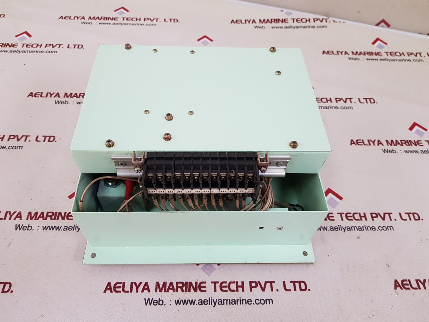 Hyun jin light signal column