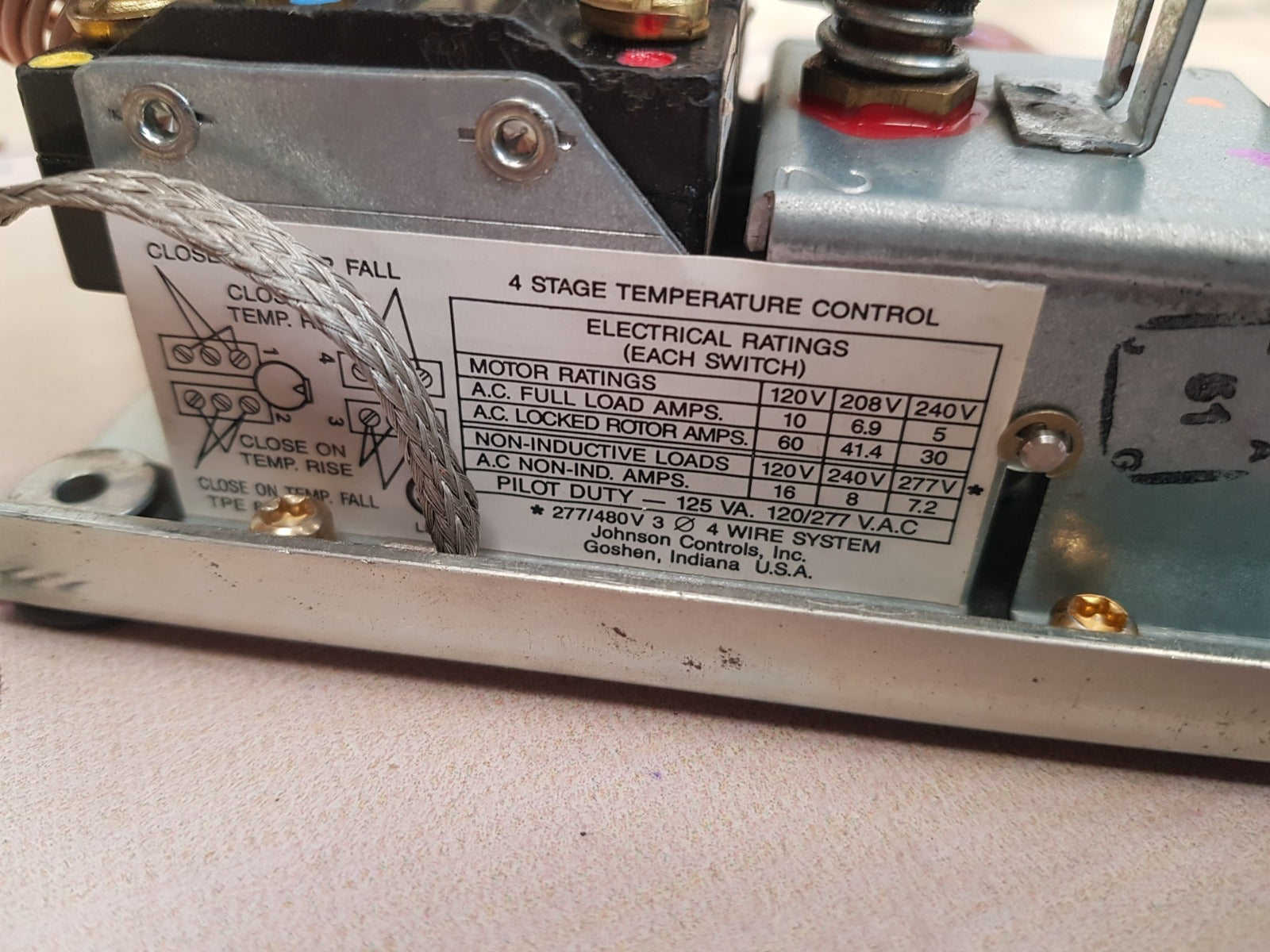 Johnson controls a36aha-34c 4-stage temperature control