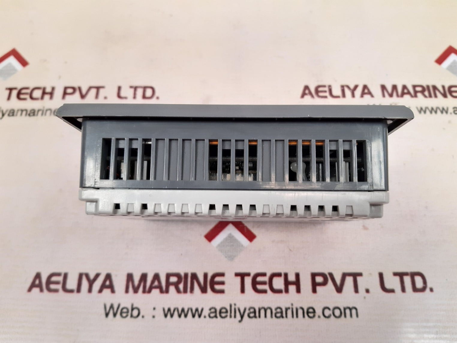 Schneider xbtgt1105 3.8''mono touch panel stn pv: 01  rl: 06  sv:3.0