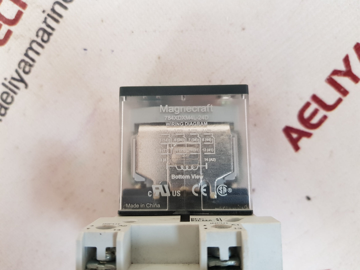 Schneider 784xdxm4l-24d relay with magnecraft 70-784d14-1 relay base 