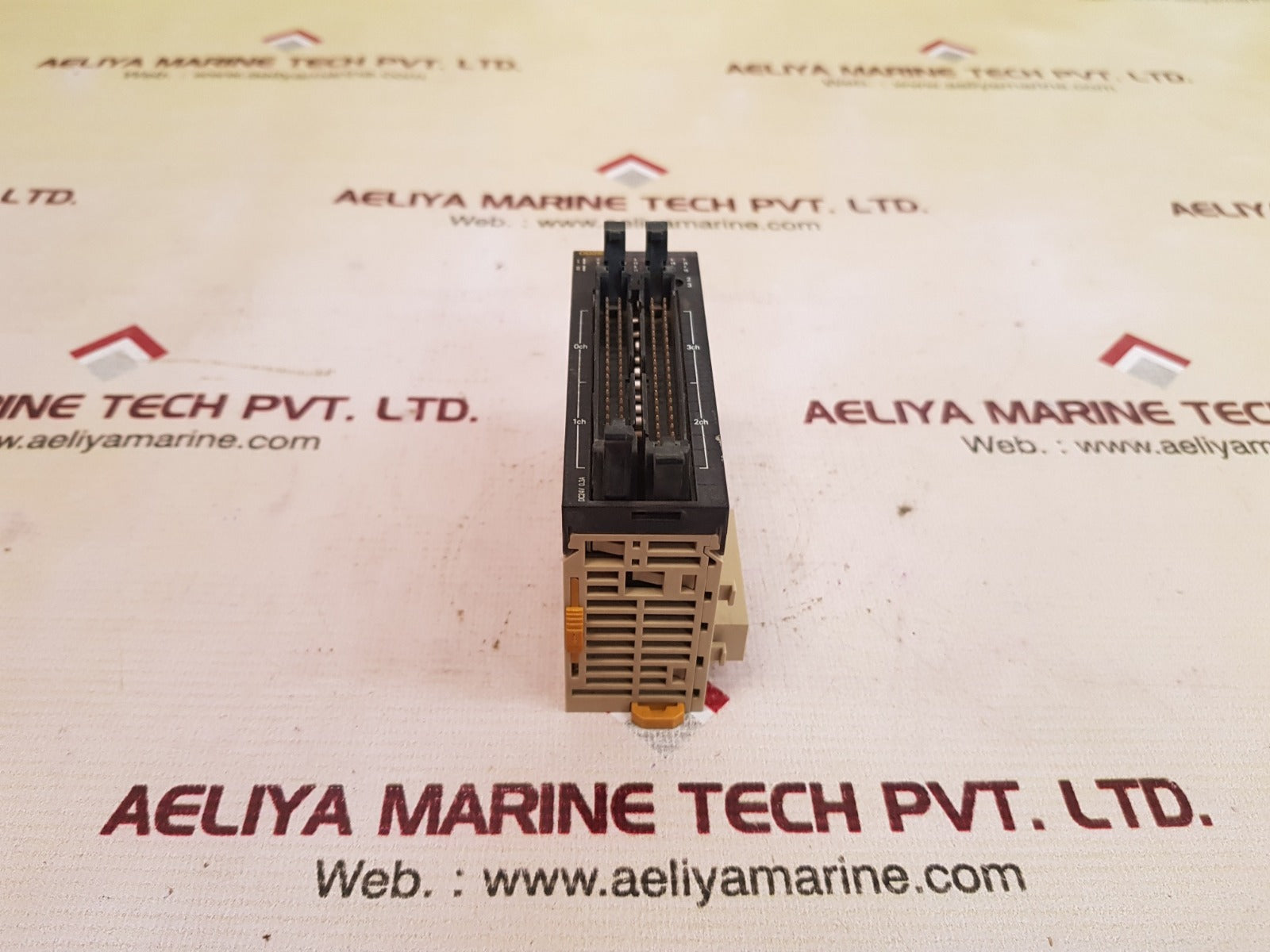 Omron cj 1w-od263 output module