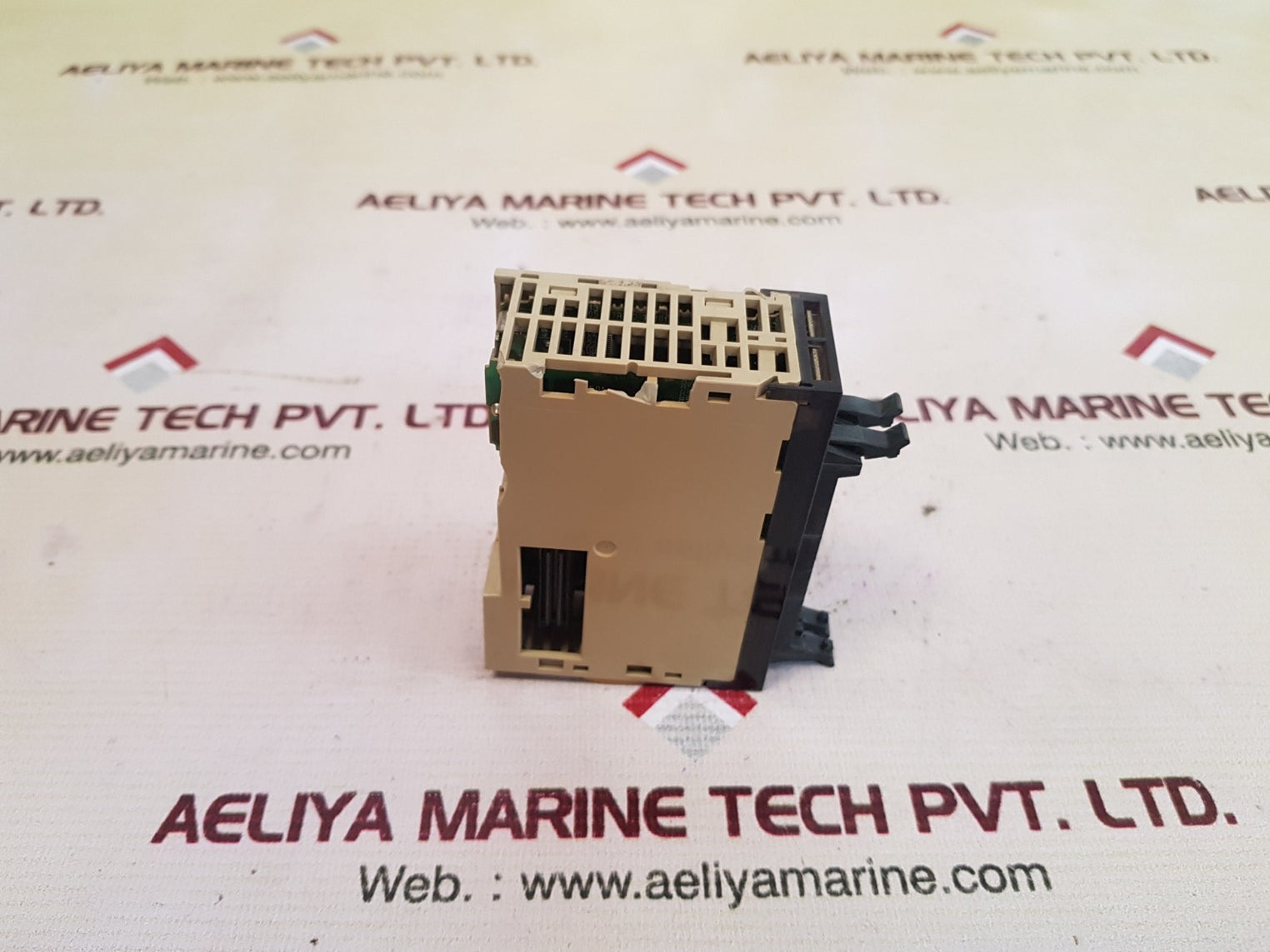 Omron cj 1w-od263 output module