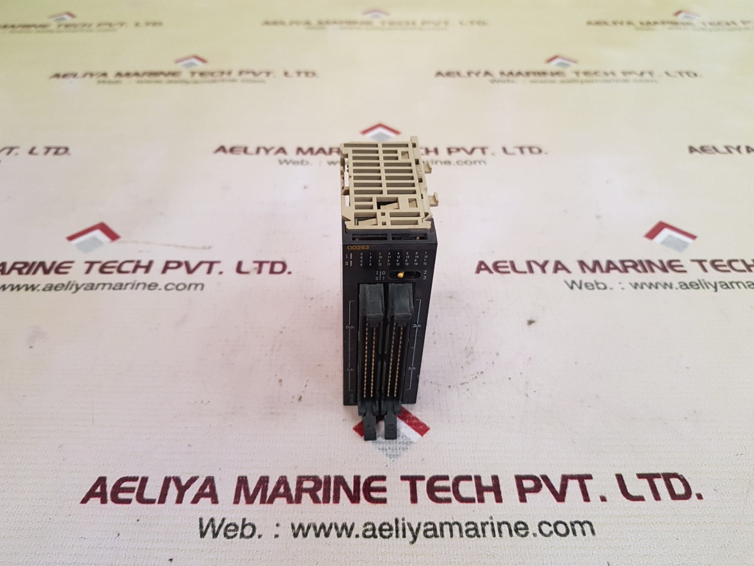 Omron cj 1w-od263 output module