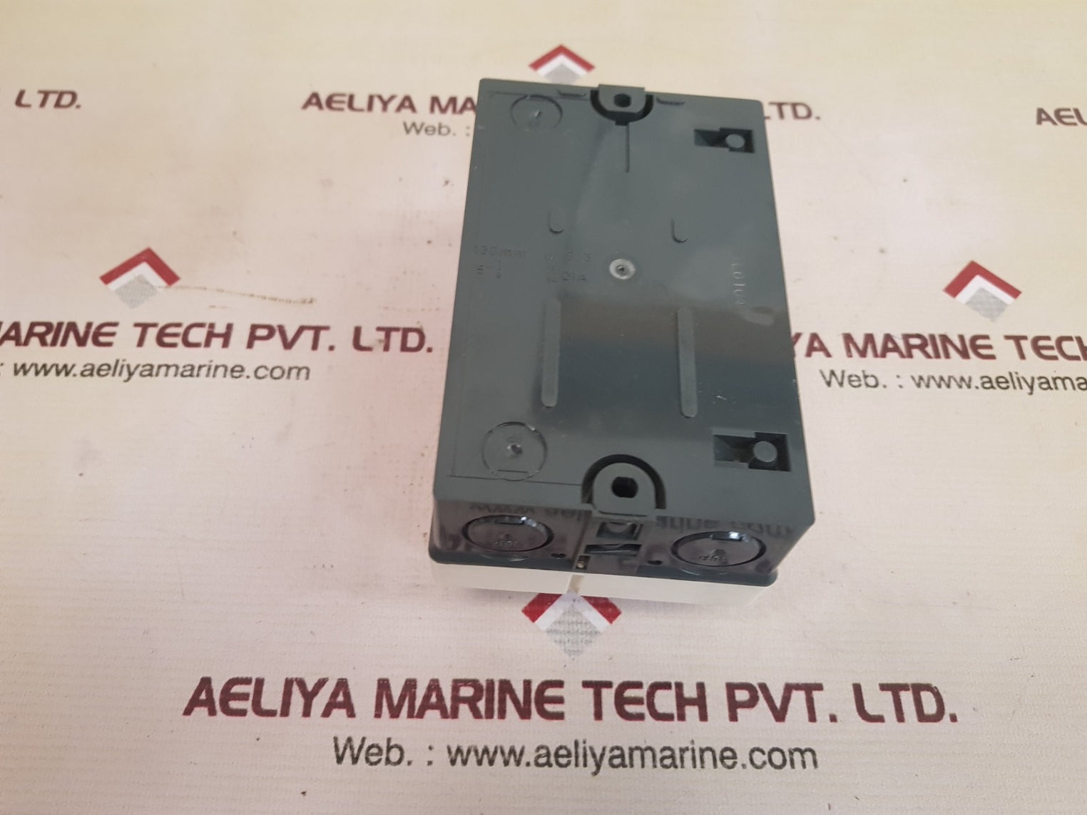 Telemecanique gv2 mc02 enclosure