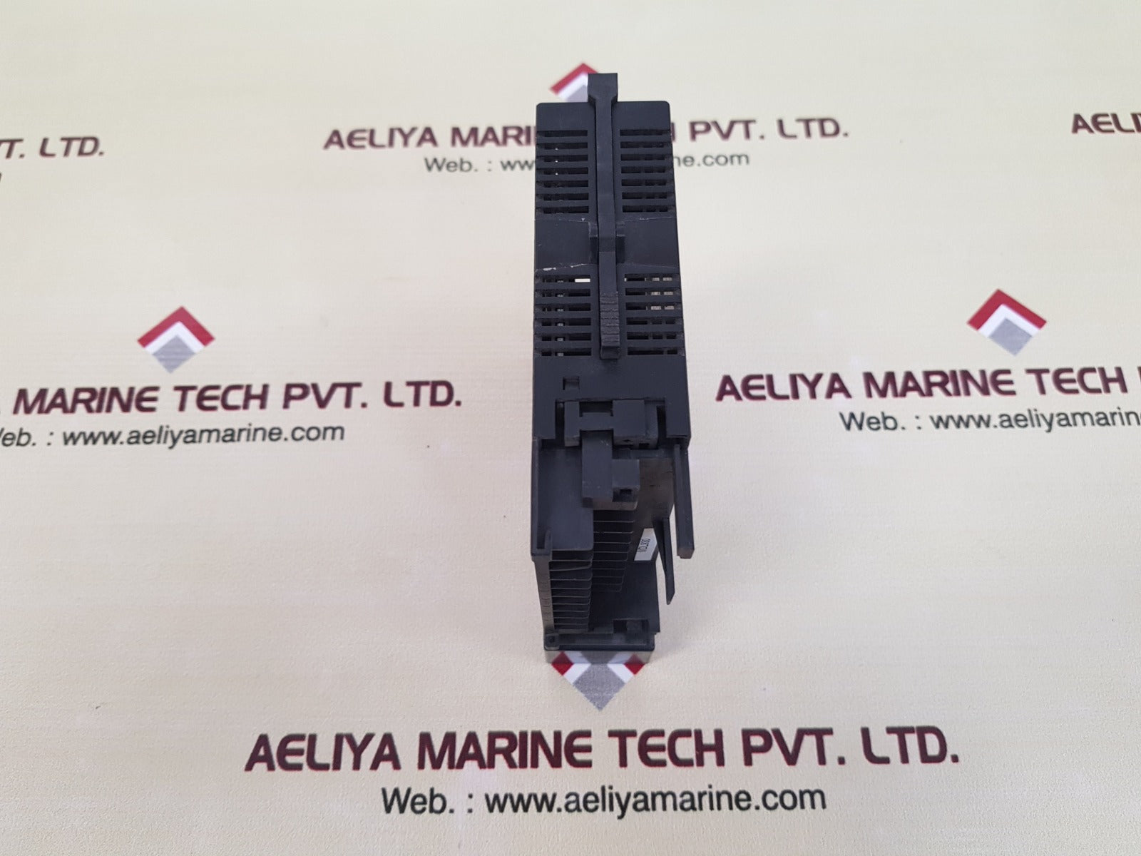 Ge fanuc ic693mdl930g output module relay