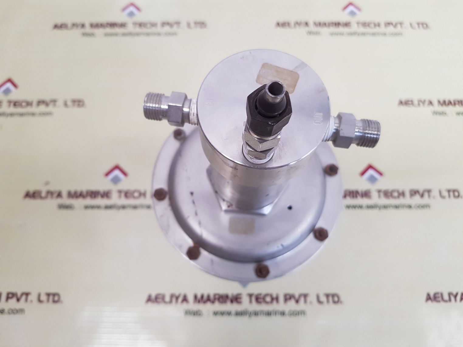 Tescom er-2000-2+54-2025y24a-021 pressure regulator