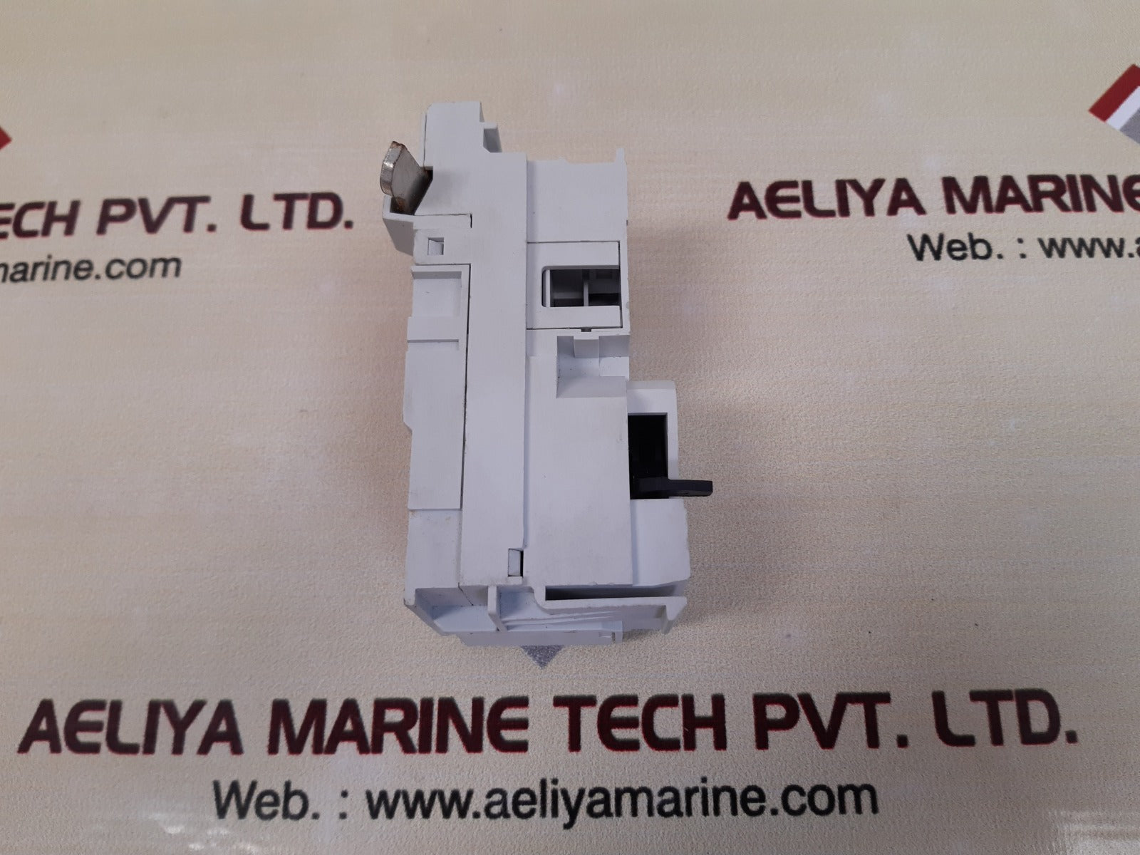 Eaton moeller nzm4-xu undervoltage release 110-130v ac