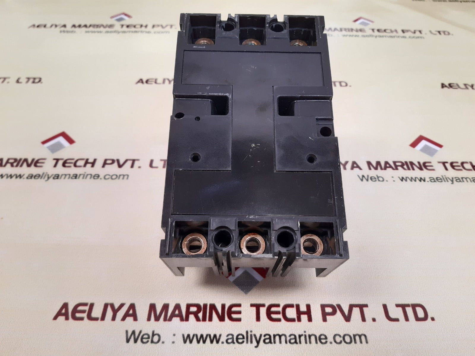 Hyundai hbl-103 3p molded case circuit breaker