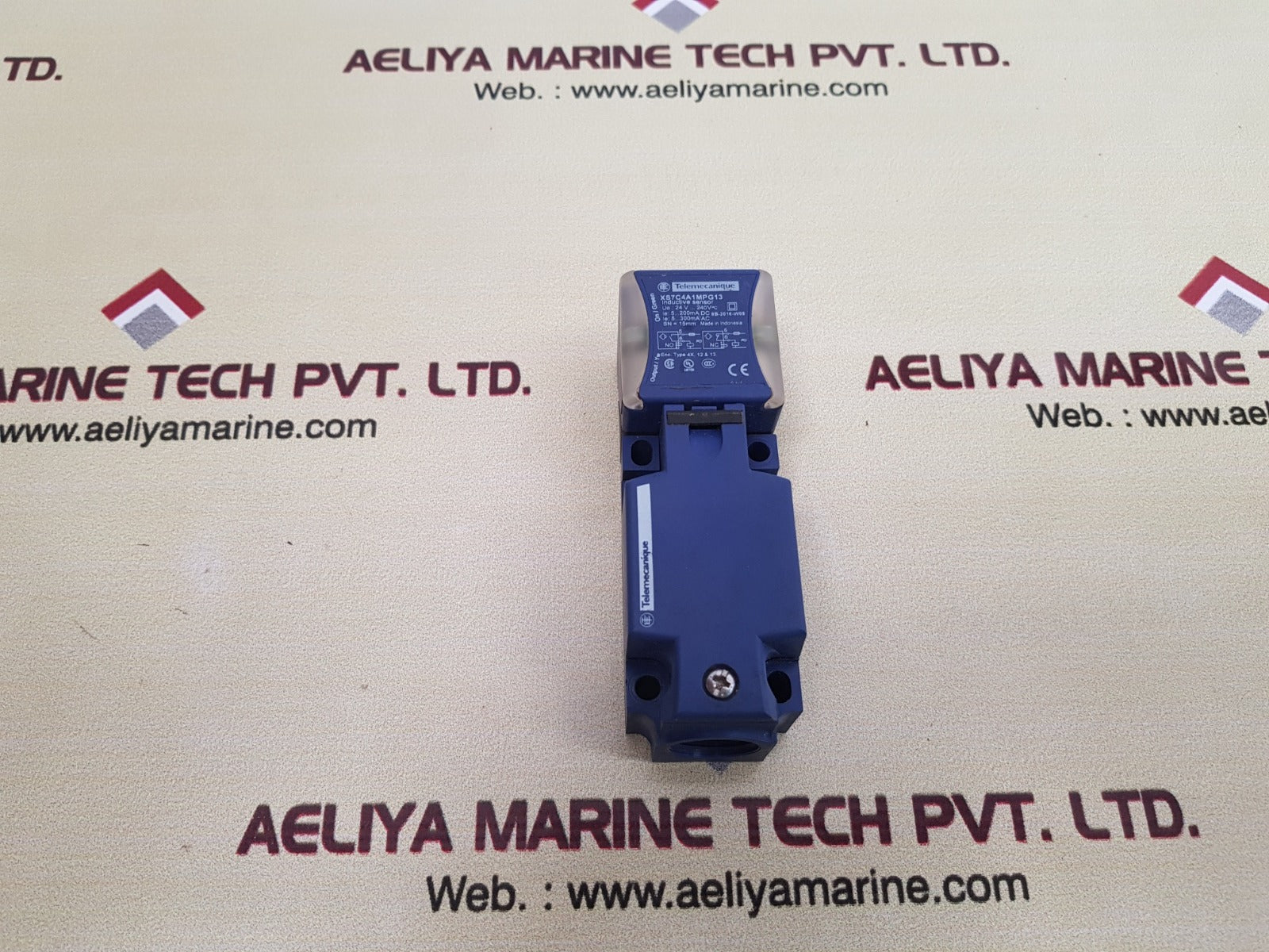 Telemecanique xs7c4a1mpg13 inductive proximity switch