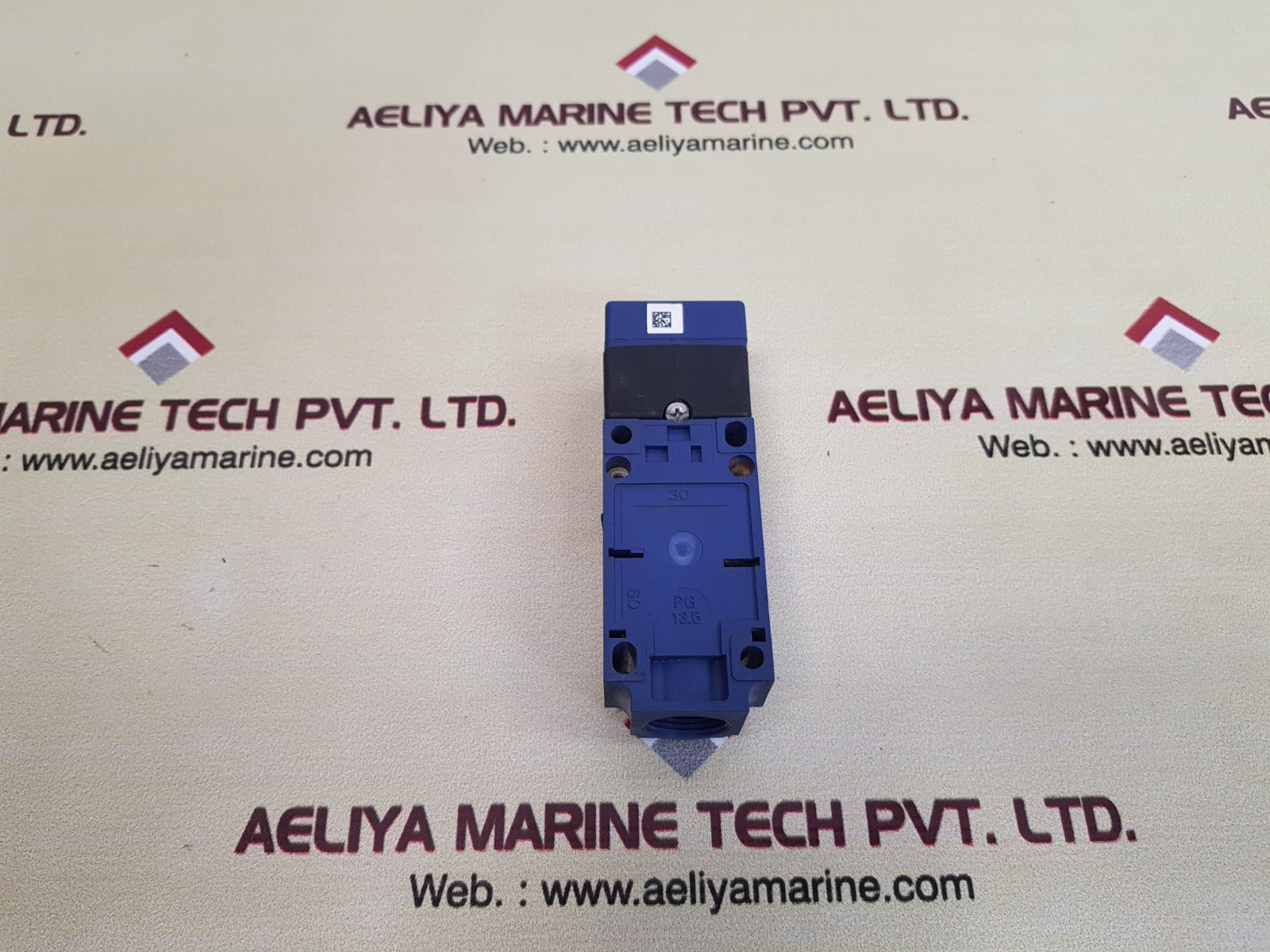 Telemecanique xs7c4a1mpg13 inductive proximity switch