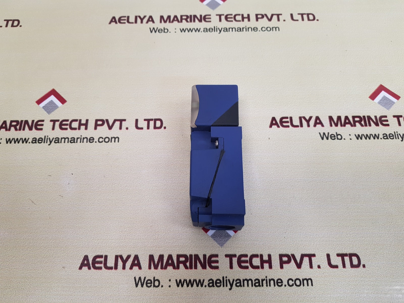 Telemecanique xs7c4a1mpg13 inductive proximity switch