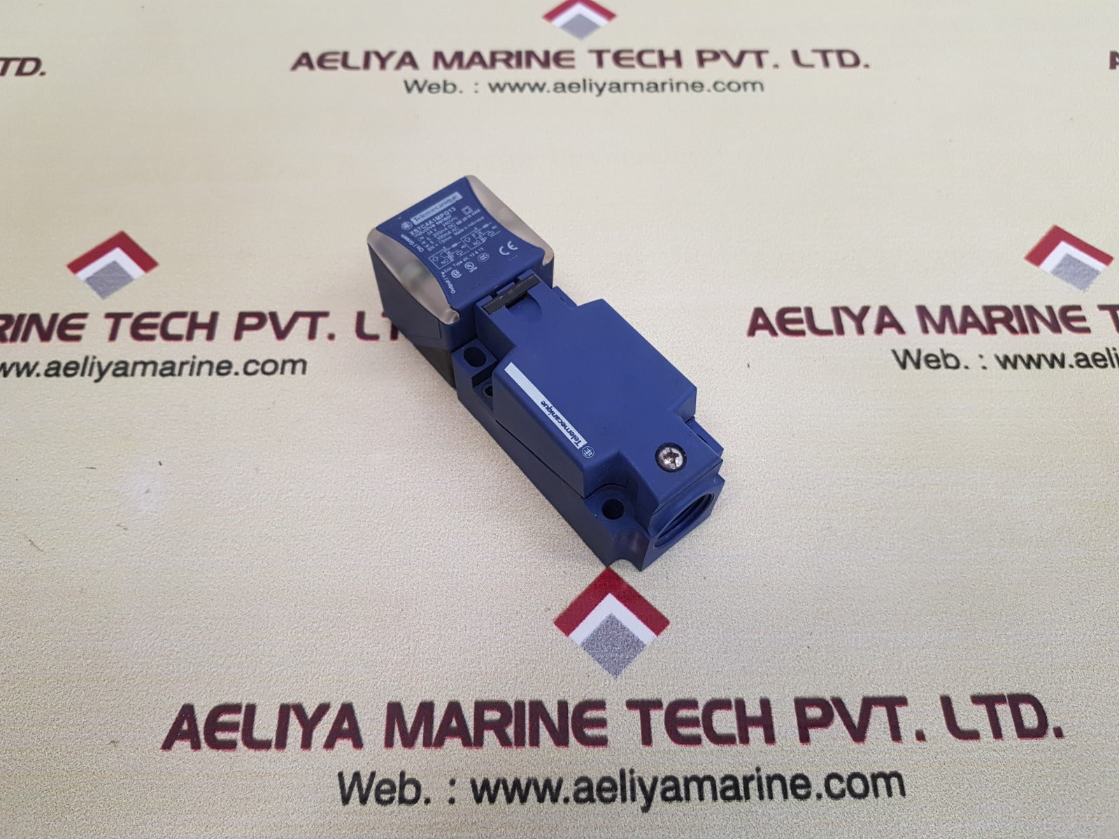 Telemecanique xs7c4a1mpg13 inductive proximity switch