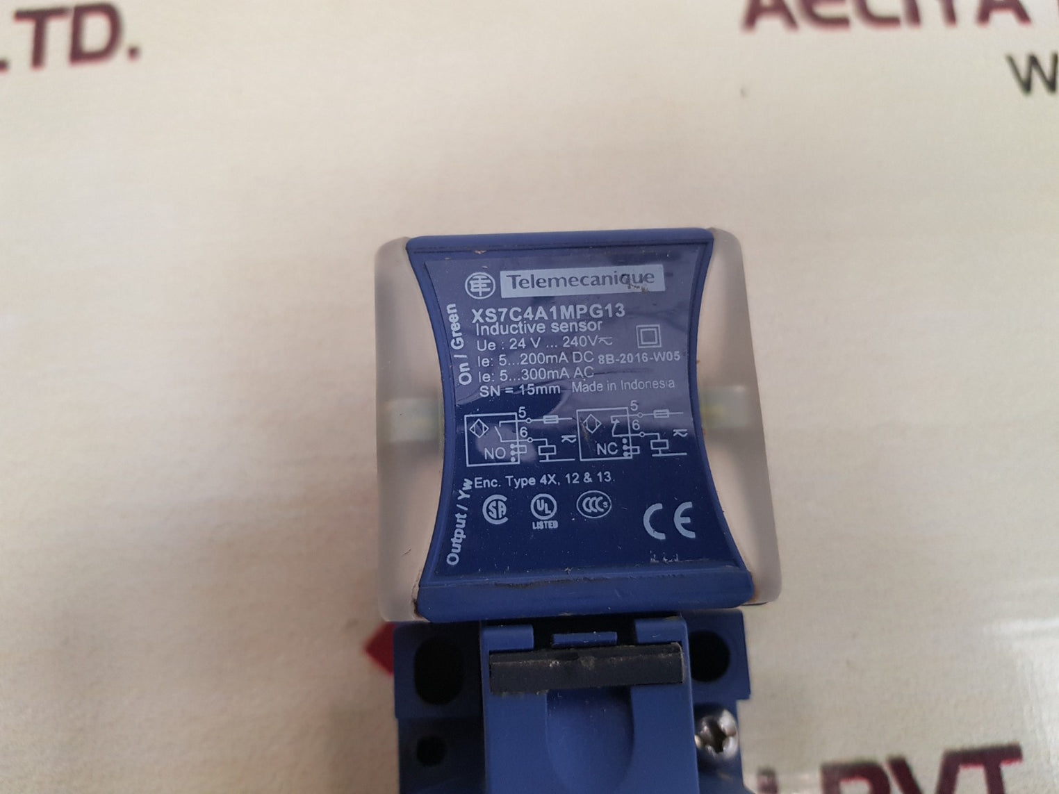 Telemecanique xs7c4a1mpg13 inductive proximity switch