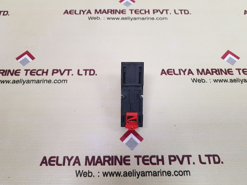 Telemecanique rxze2s108m relay socket 