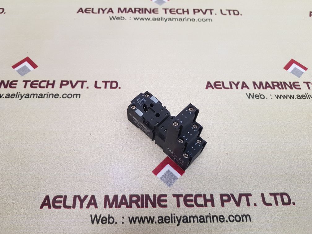 Telemecanique rxze2s108m relay socket 