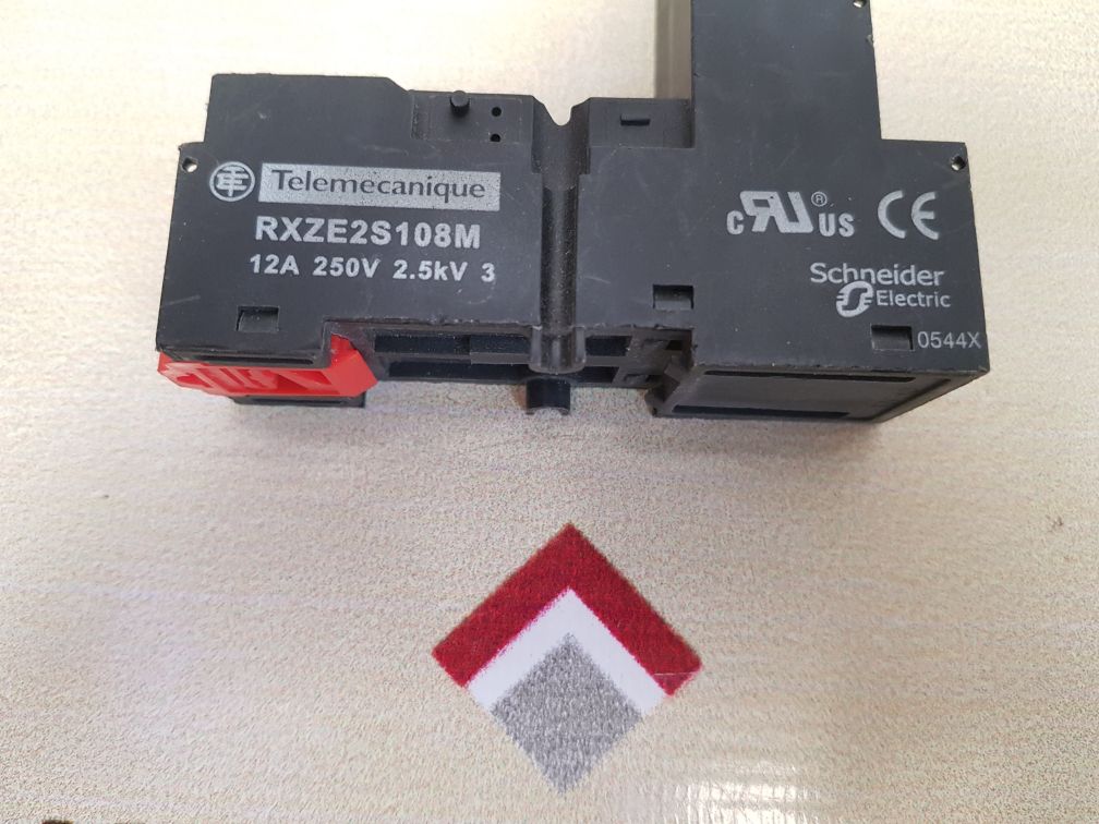 Telemecanique rxze2s108m relay socket 