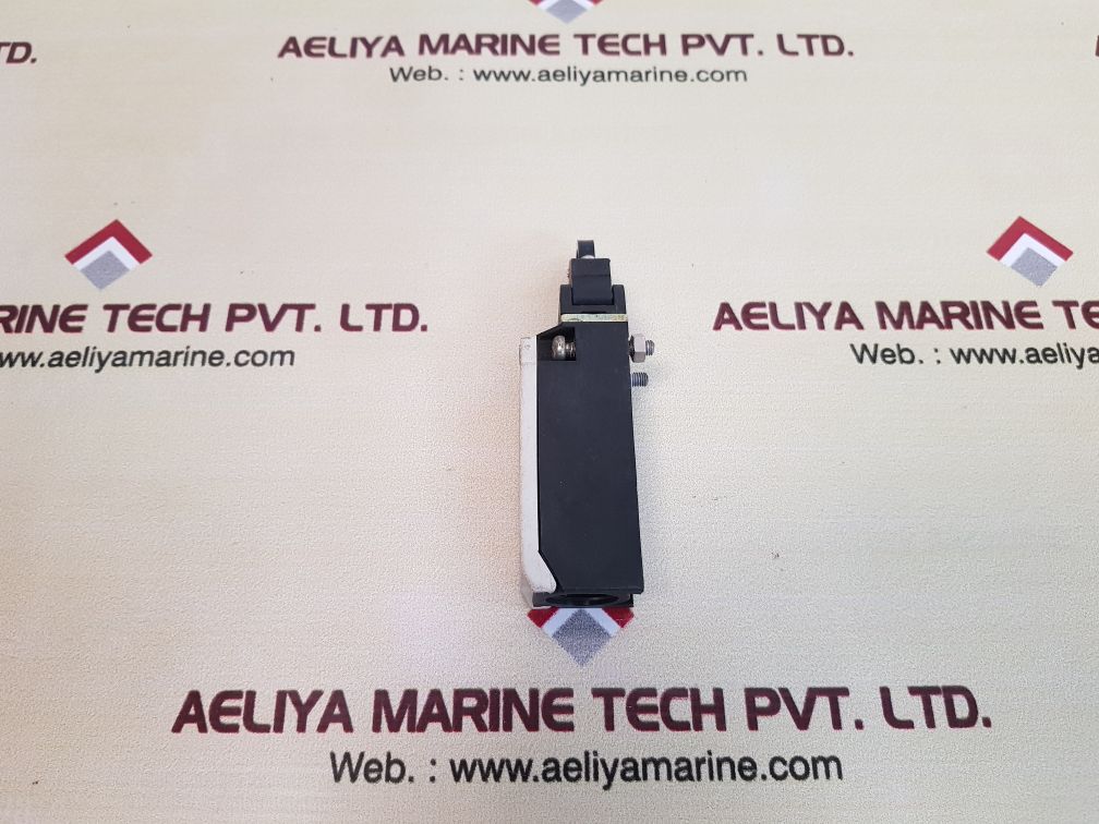 Klockner moeller at12-8-i limit switch 