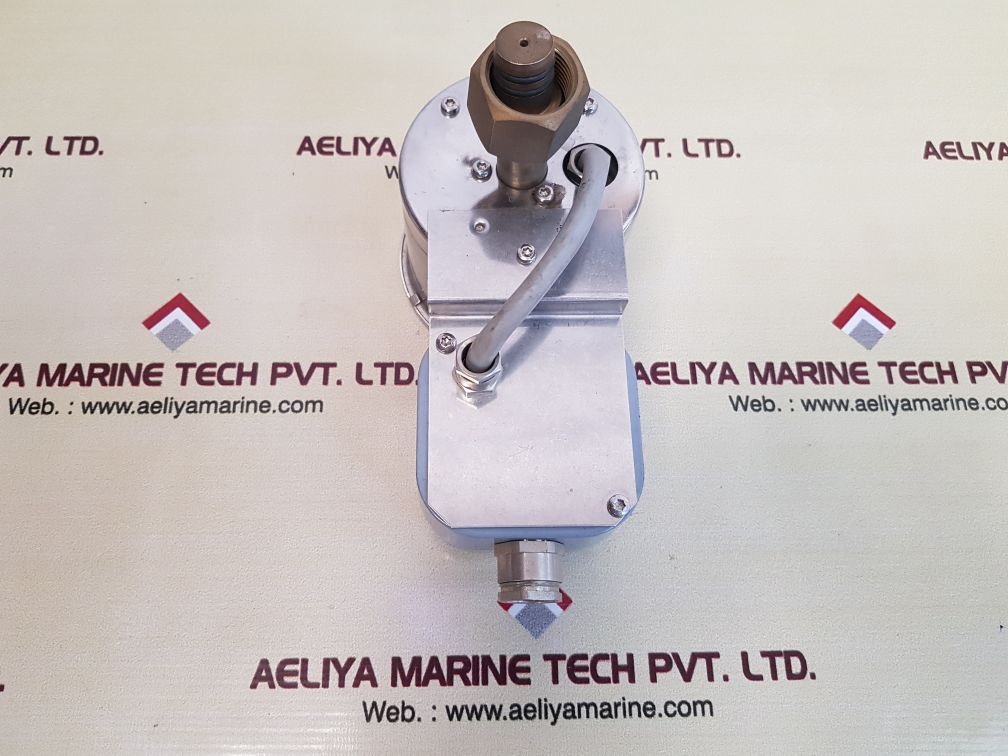 Qualitrol 968128-63 gas density monitor with akm 38960-3-3 used
