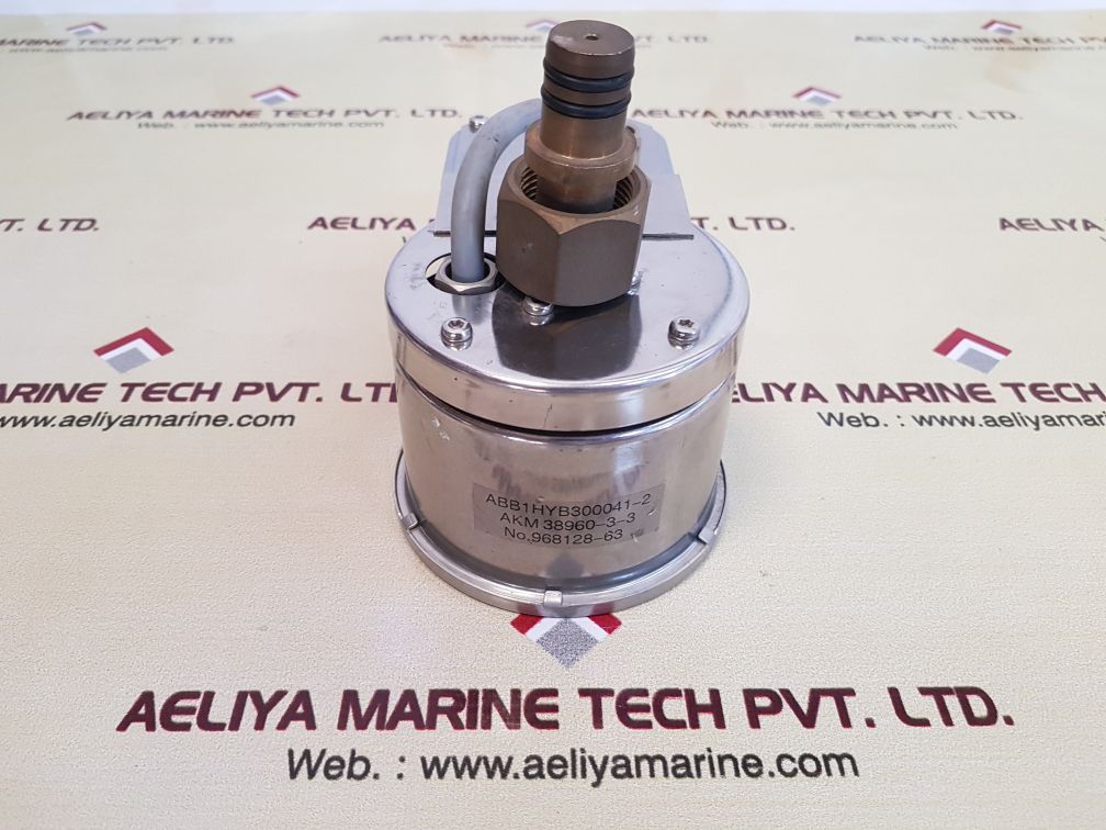 Qualitrol 968128-63 gas density monitor with akm 38960-3-3 used
