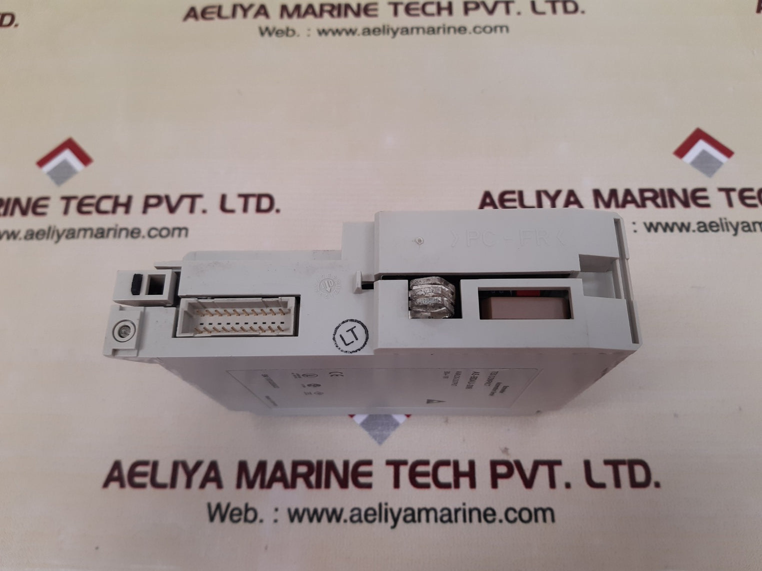 Schneider as-bdau-208 analog output module 